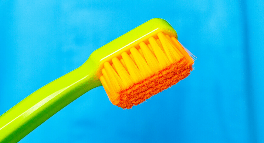 Dr. Varajti Artúr bemutatja a hatékony fogkefe ismerveit.