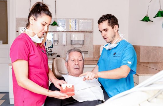 Fogászati implantátum konzultáció az Artdent Fogászatnál