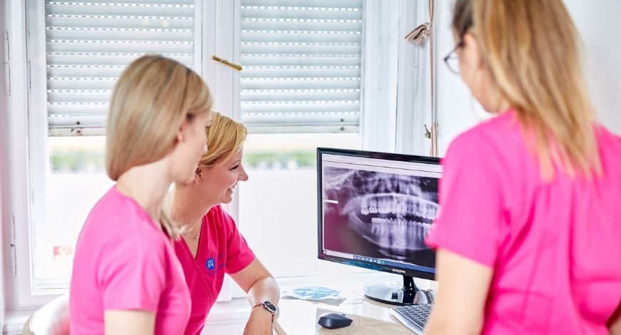 Mikroszkópos gyökérkezelés