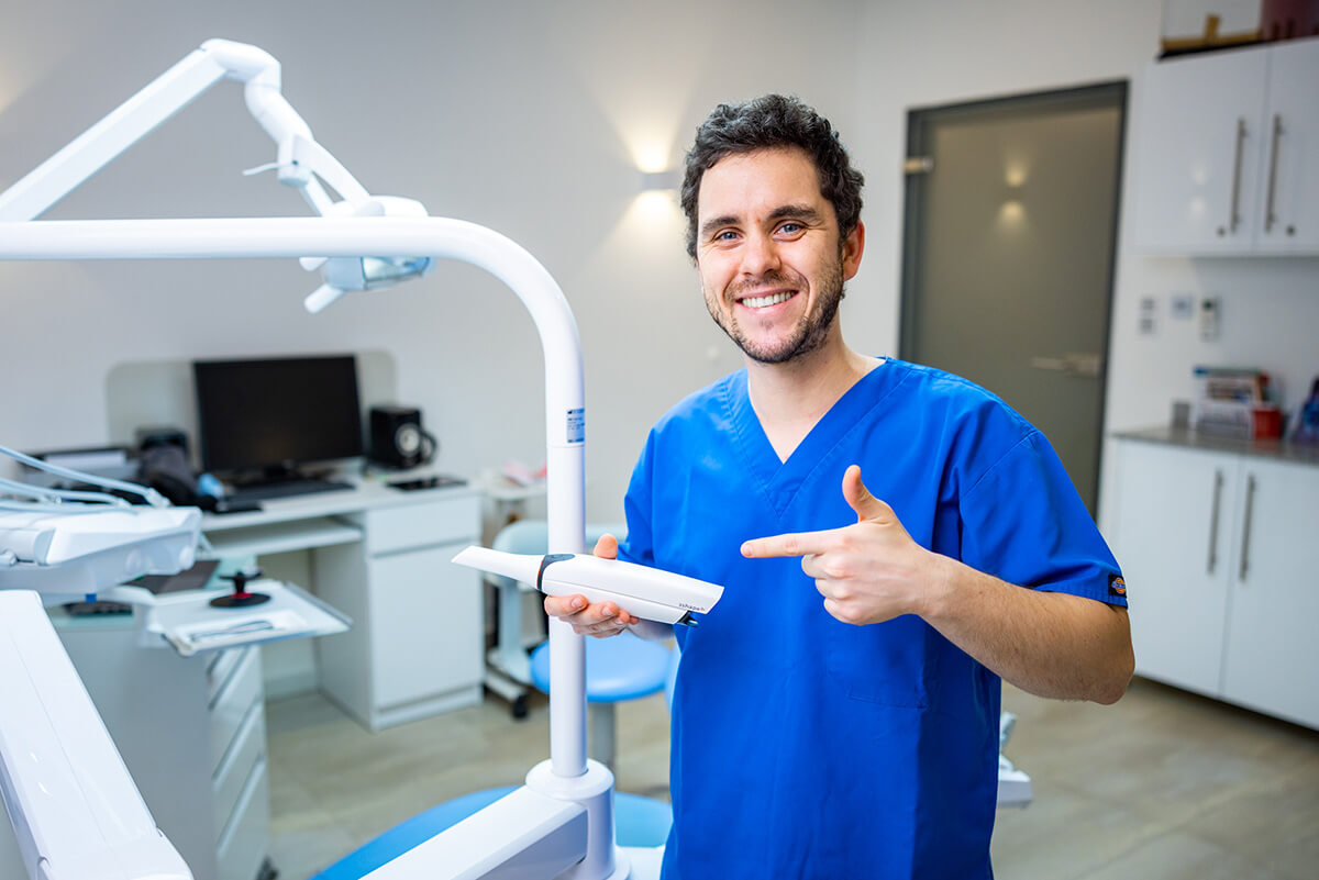 Az intraorális szkenner bemutatása Dr. Varajti Artúr által